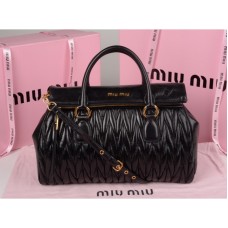 Kožená brašna Miu Miu Glazed Matelasse na zip, černá