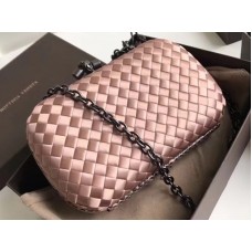 Uzel Bottega Veneta v barvě Boucher Intreccio světle růžové