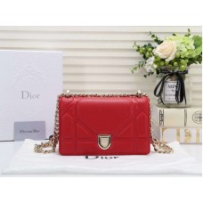 Malá dioráma jehněčí kabelka Dior červená d05263