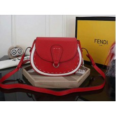 Kožená taška přes rameno Fendi Saddlebag červená