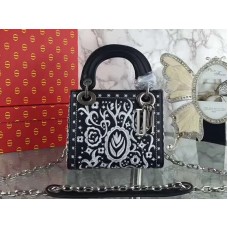 Dior Mini Lady Dior vyšívaná kabelka černá
