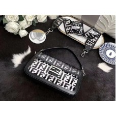Kabelka Fendi Baguette v černé barvě z umělé hmoty