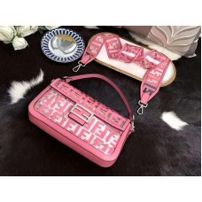 Kabelka Fendi Baguette v pudrové růžové barvě