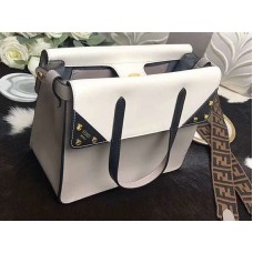 Kožená taška Fendi Medium Flip Regular, bílá