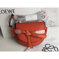 Mini kabelka Loewe Gate z telecí kůže s měkkou texturou, oranžová