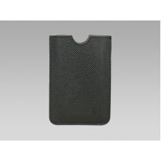Kožený kryt na iPhone od Louis Vuitton Taiga